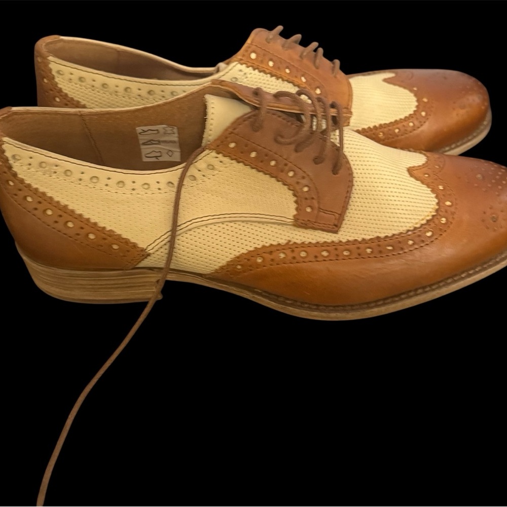 Classic Brown and Cream woman Brogues - Picture 2 of 3